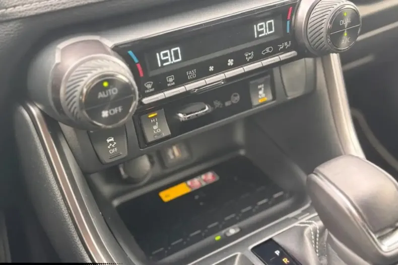 Toyota RAV4 din 2024 cu 8.500 km - oferta TOY191298 - foto 19