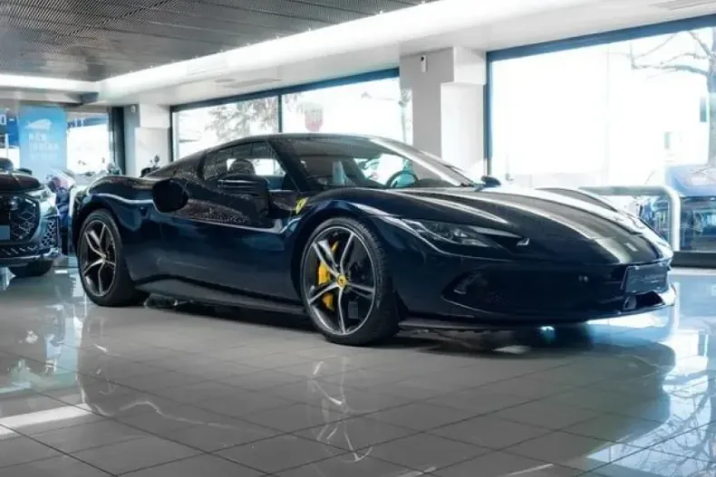 Ferrari LaFerrari din 2023 cu 18.730 km - oferta FER191322 - foto 1