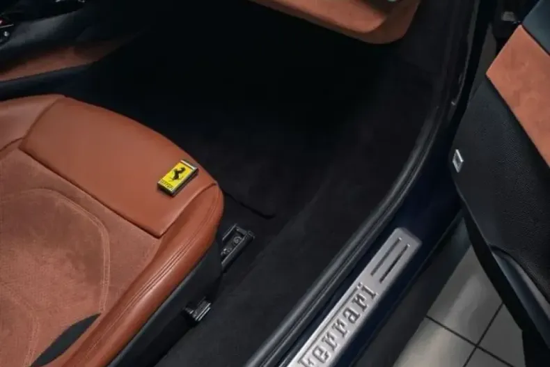 Ferrari LaFerrari din 2023 cu 18.730 km - oferta FER191322 - foto 10
