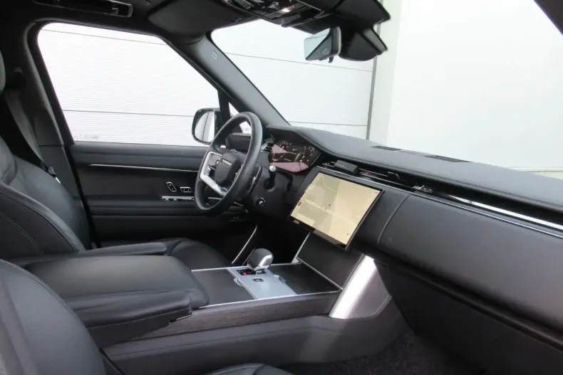 Land Rover Range Rover din 2024 cu 47.982 km - oferta LAN191339 - foto 7