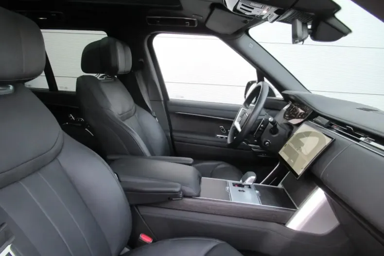 Land Rover Range Rover din 2024 cu 47.982 km - oferta LAN191339 - foto 8