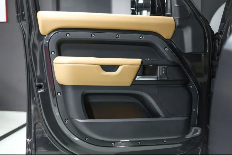 Land Rover Defender din 2024 cu 17.900 km - oferta LAN191340 - foto 10