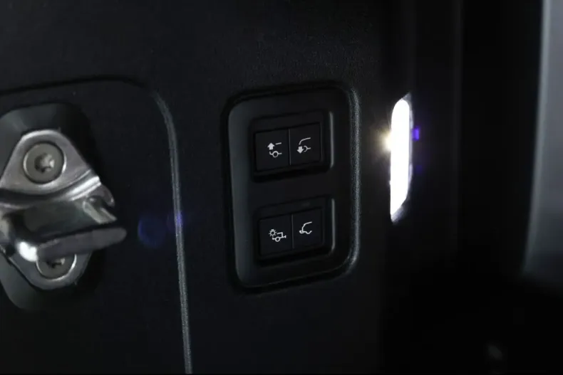 Land Rover Defender din 2024 cu 17.900 km - oferta LAN191340 - foto 27