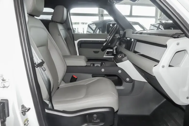 Land Rover Defender din 2023 cu 39.750 km - oferta LAN191341 - foto 6