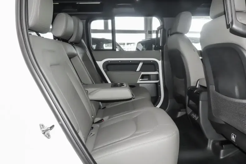 Land Rover Defender din 2023 cu 39.750 km - oferta LAN191341 - foto 8