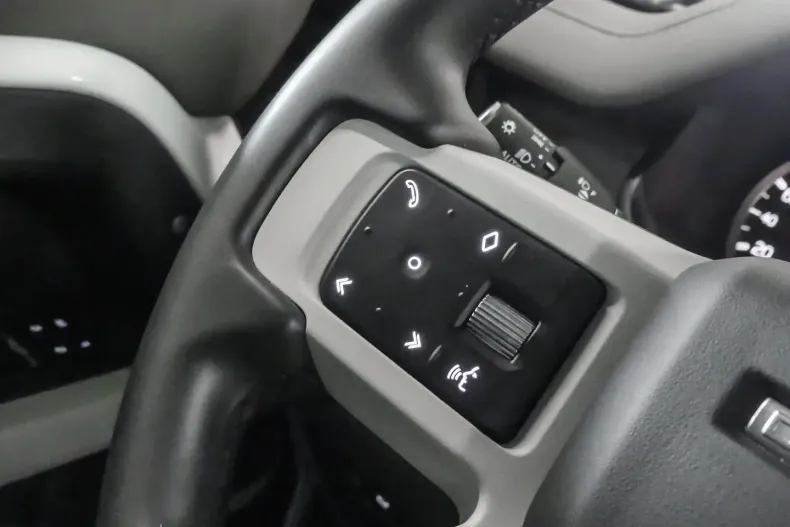 Land Rover Defender din 2023 cu 39.750 km - oferta LAN191341 - foto 19