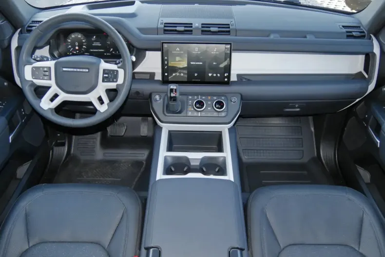 Land Rover Defender din 2024 cu 13.900 km - oferta LAN191343 - foto 4