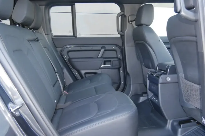 Land Rover Defender din 2024 cu 13.900 km - oferta LAN191343 - foto 5