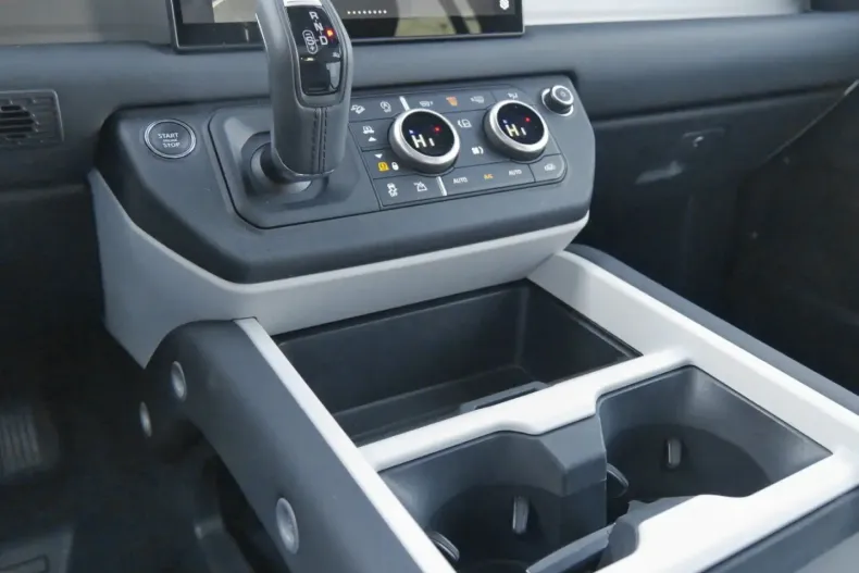 Land Rover Defender din 2024 cu 13.900 km - oferta LAN191343 - foto 14