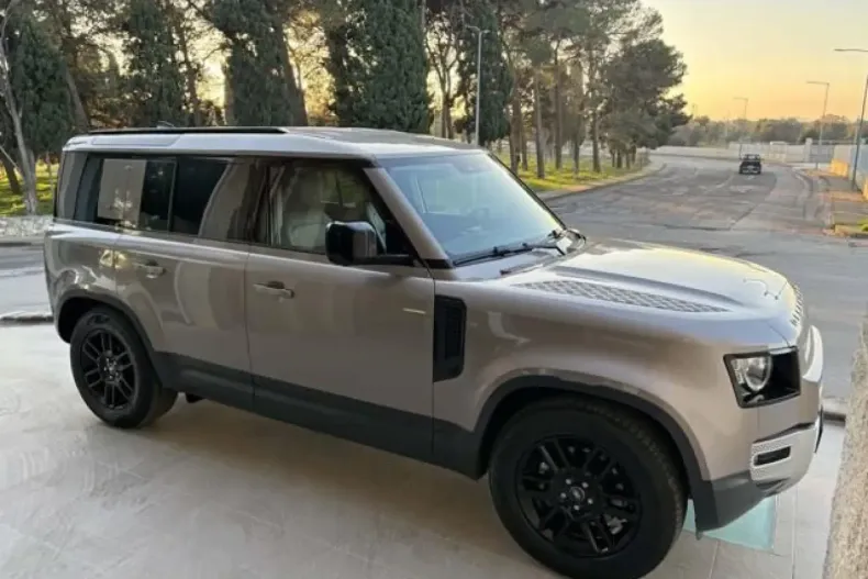 Land Rover Defender din 2023 cu 13.160 km - oferta LAN191344 - foto 3