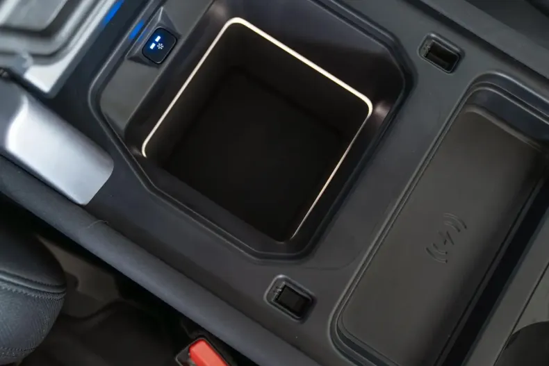 Land Rover Defender din 2023 cu 40.798 km - oferta LAN191345 - foto 18