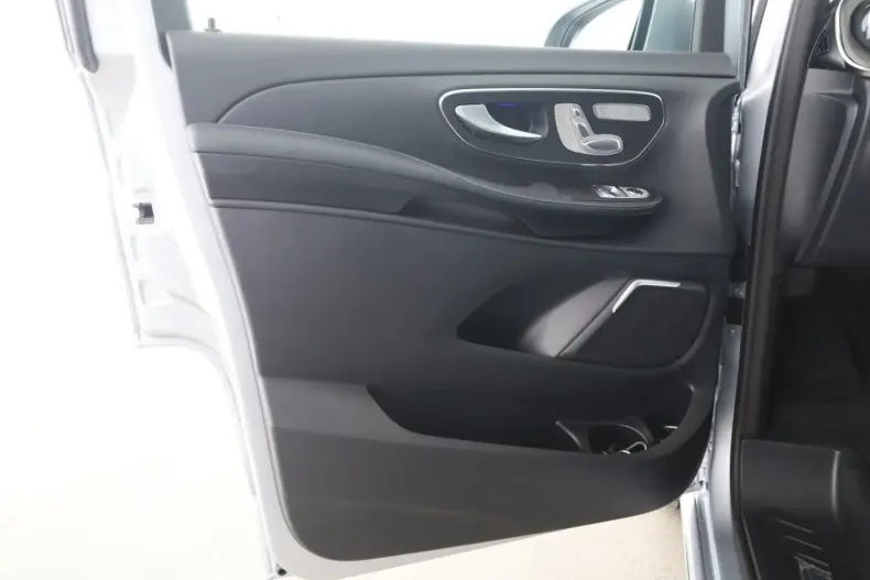 Mercedes-Benz V 300 (Clasa V) din 2025 cu 10.600 km - oferta MER191353 - foto 11