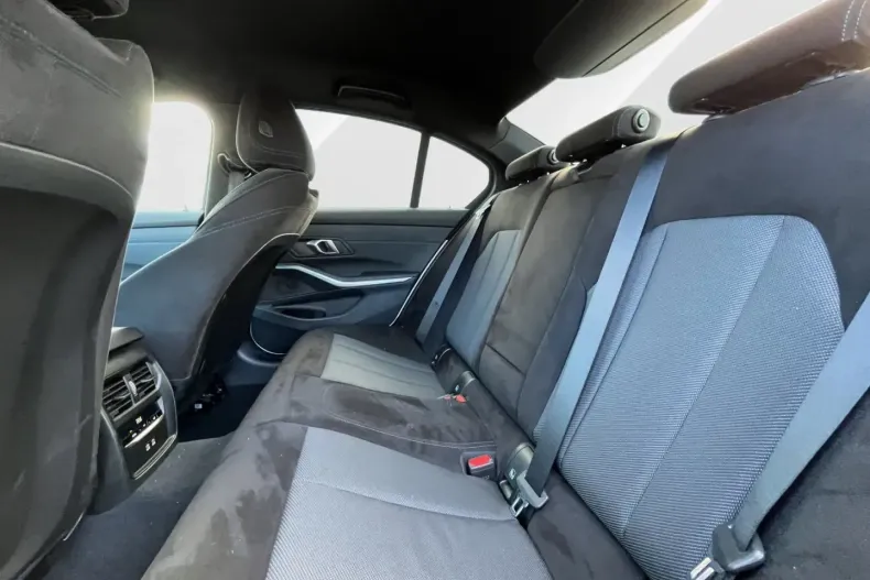 BMW 320 (Seria 3) din 2025 cu 25.560 km - oferta BMW191362 - foto 11