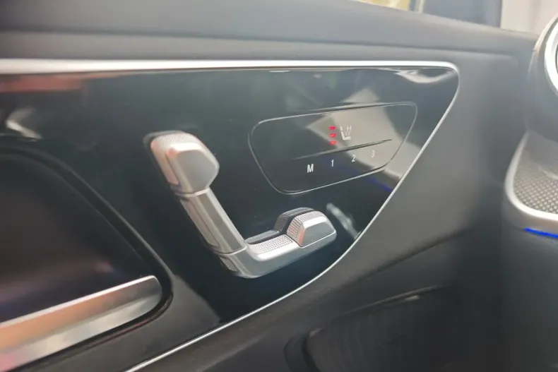 Mercedes-Benz GLC 200 (Clasa GLC) din 2022 cu 50.000 km - oferta MER191405 - foto 25