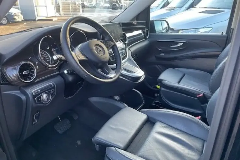 Mercedes-Benz V 300 (Clasa V) din 2023 cu 40.445 km - oferta MER191406 - foto 11