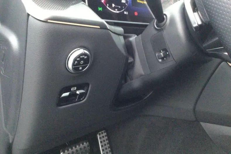 Mercedes-Benz GLC 200 (Clasa GLC) din 2022 cu 65.604 km - oferta MER191423 - foto 14