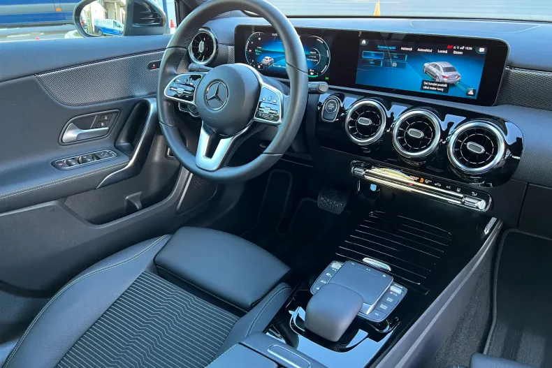 Mercedes-Benz A 250 (Clasa A) din 2021 cu 59.890 km - oferta MER191486 - foto 10