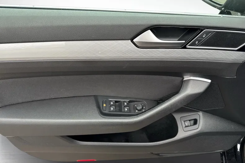 Volkswagen Passat din 2022 cu 121.120 km - oferta VOL191725 - foto 16