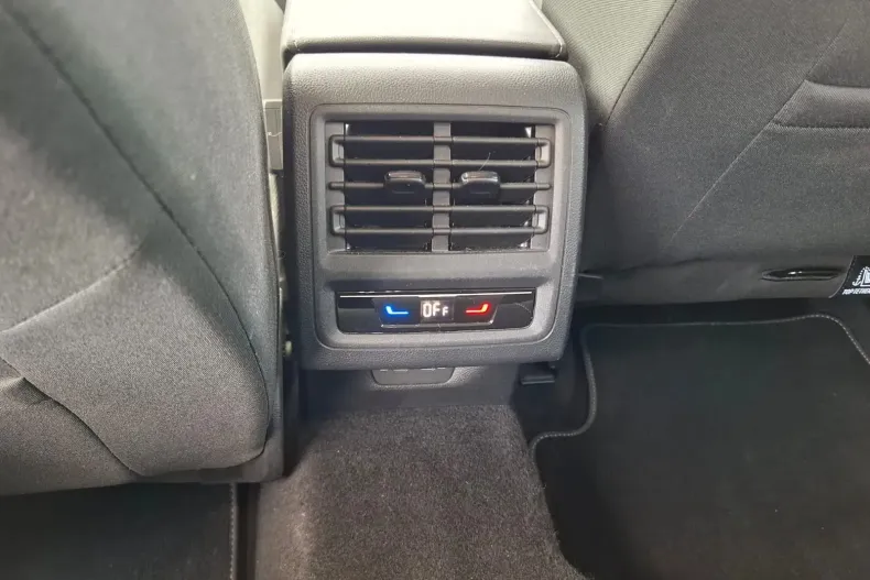 Volkswagen Golf din 2023 cu 50.300 km - oferta VOL191728 - foto 10