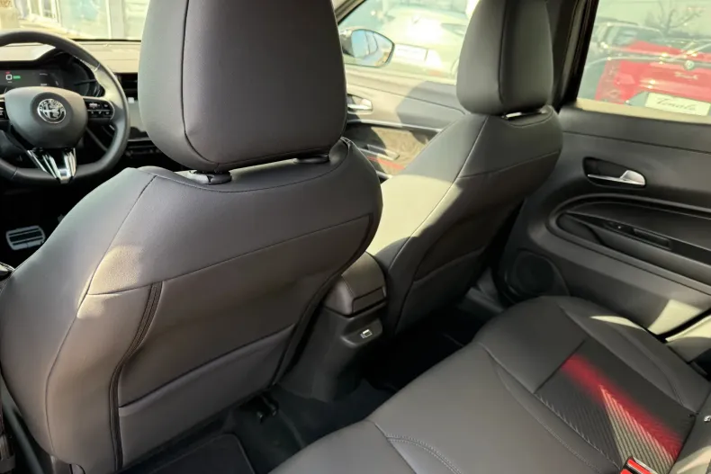 Alfa Romeo Junior din 2026 cu 1 km - oferta ALF191734 - foto 27