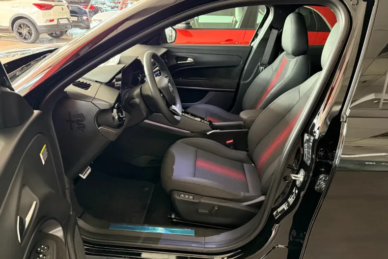 Alfa Romeo Junior din 2026 cu 1 km - oferta ALF191734 - foto 37