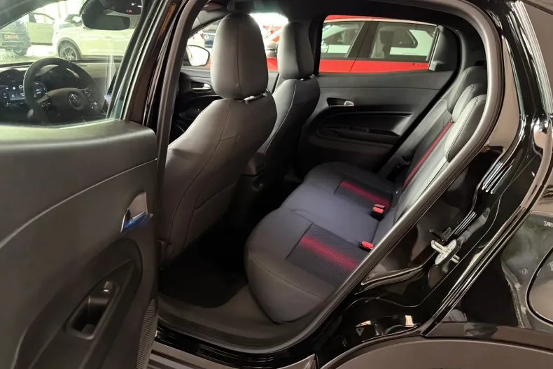 Alfa Romeo Junior din 2026 cu 1 km - oferta ALF191734 - foto 39