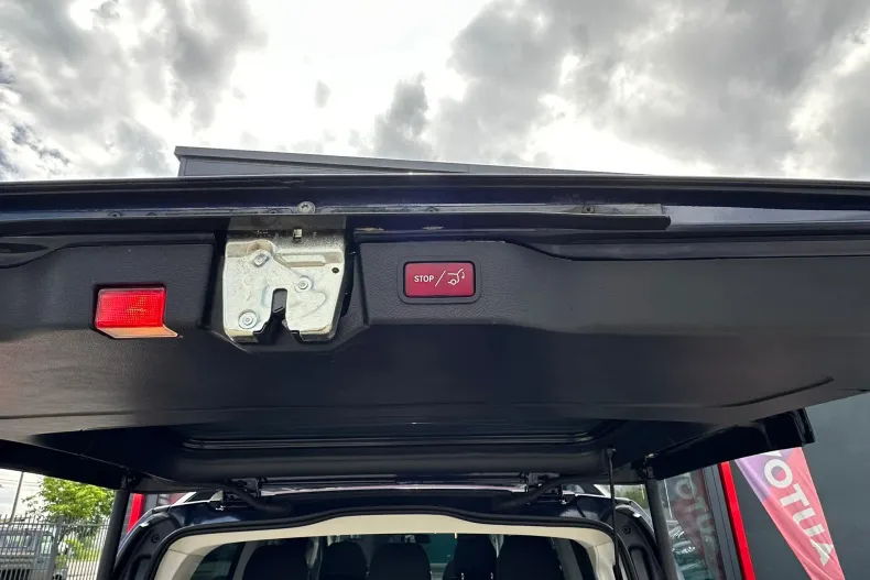 Mercedes-Benz V din 2020 cu 137.150 km - oferta MER191747 - foto 30