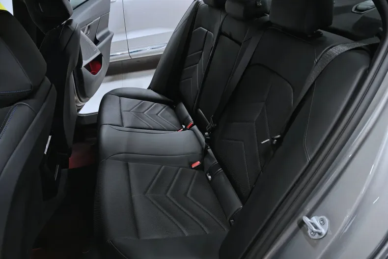 BMW Seria 5 din 2025 cu 5.977 km - oferta BMW191757 - foto 34