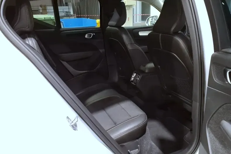 Volvo XC40 din 2020 cu 120.096 km - oferta VOL191761 - foto 5