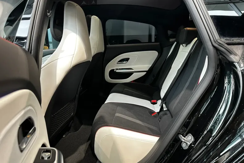 Mercedes-Benz CLA (Clasa CLA) din 2025 cu 3.000 km - oferta MER191792 - foto 10