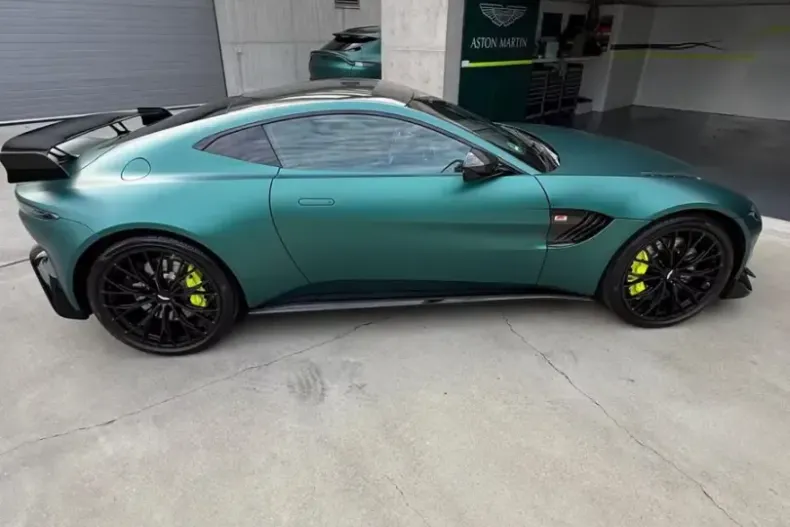 Aston Martin V8 Vantage din 2022 cu 4.400 km - oferta AST191884 - foto 2