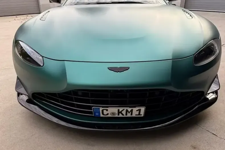 Aston Martin V8 Vantage din 2022 cu 4.400 km - oferta AST191884 - foto 4