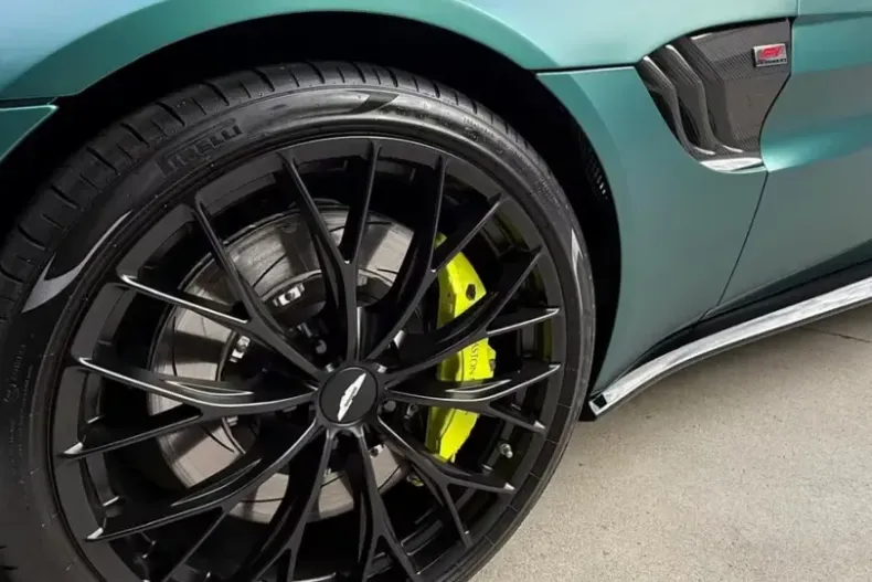 Aston Martin V8 Vantage din 2022 cu 4.400 km - oferta AST191884 - foto 7