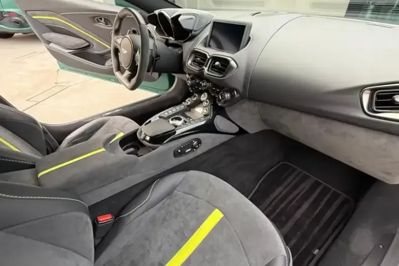 Aston Martin V8 Vantage din 2022 cu 4.400 km - oferta AST191884 - foto 10