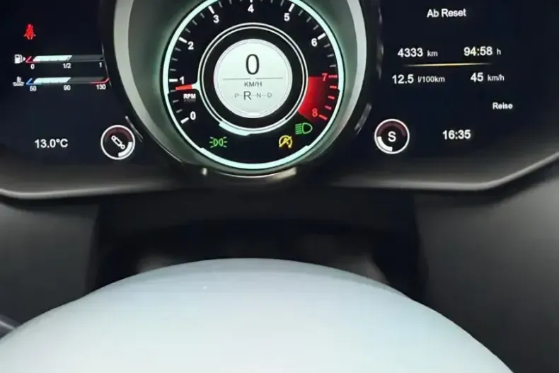 Aston Martin V8 Vantage din 2022 cu 4.400 km - oferta AST191884 - foto 12