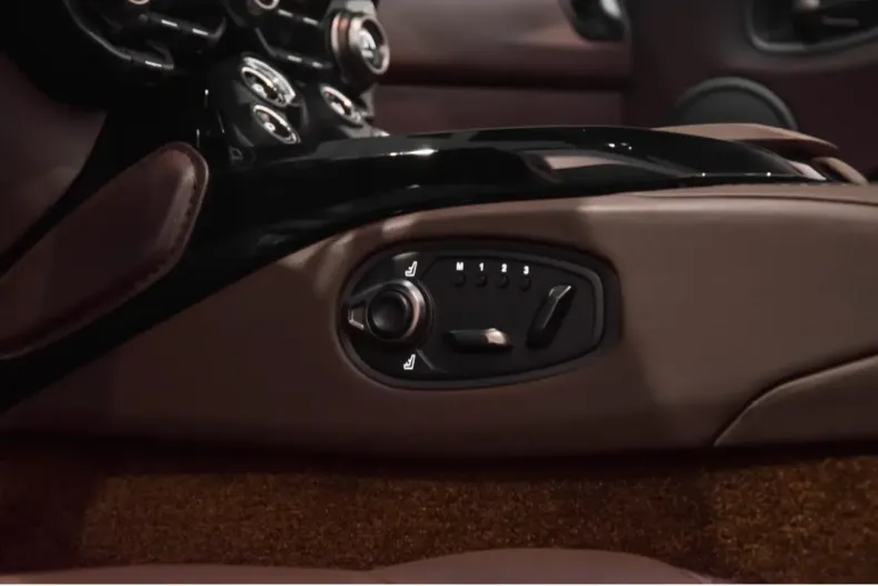 Aston Martin V8 Vantage din 2022 cu 21.690 km - oferta AST191903 - foto 18