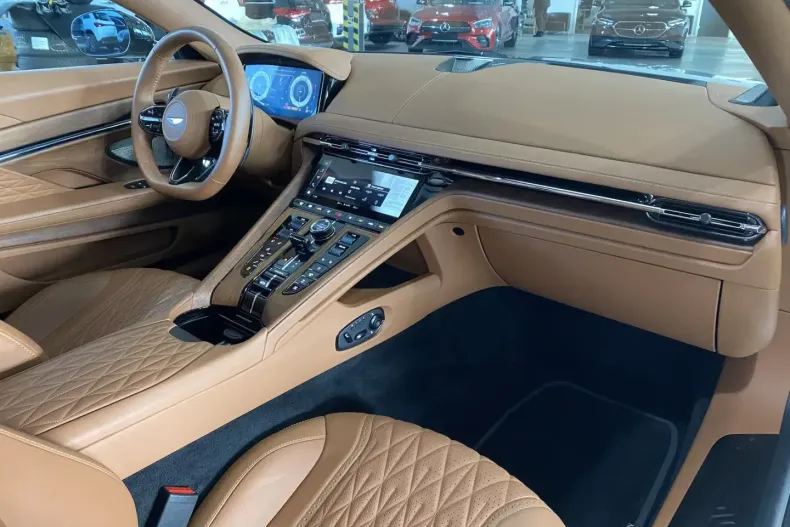 Aston Martin DB12 din 2024 cu 3.900 km - oferta AST191905 - foto 14