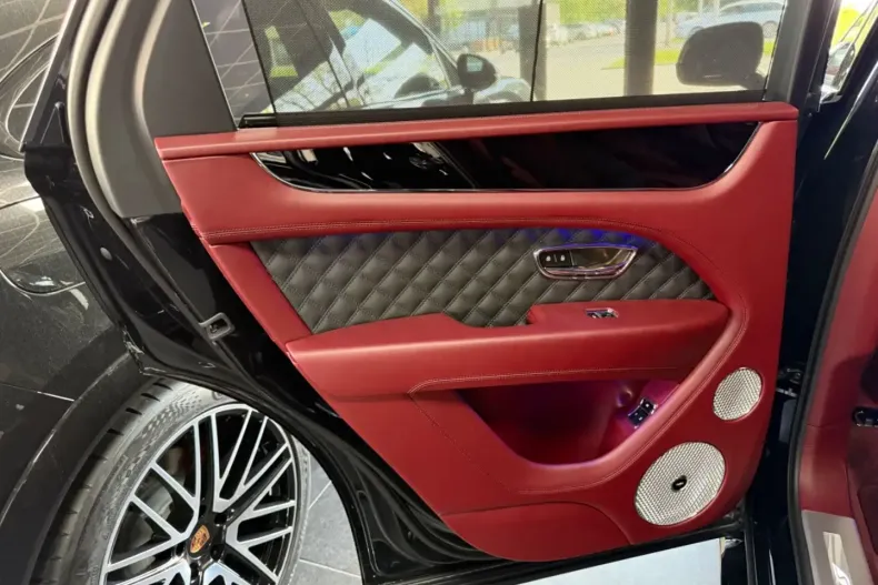 Bentley Bentayga din 2023 cu 18.900 km - oferta BEN191909 - foto 21