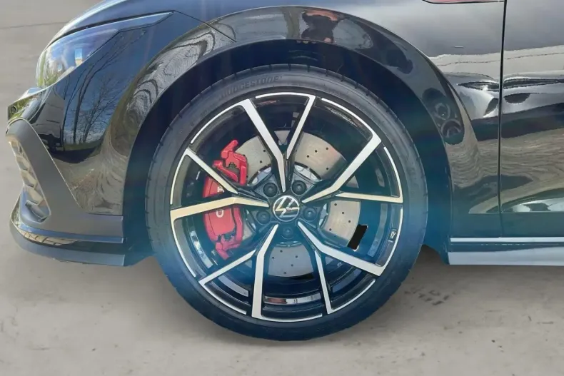 Volkswagen Golf din 2024 cu 7.400 km - oferta VOL191915 - foto 9