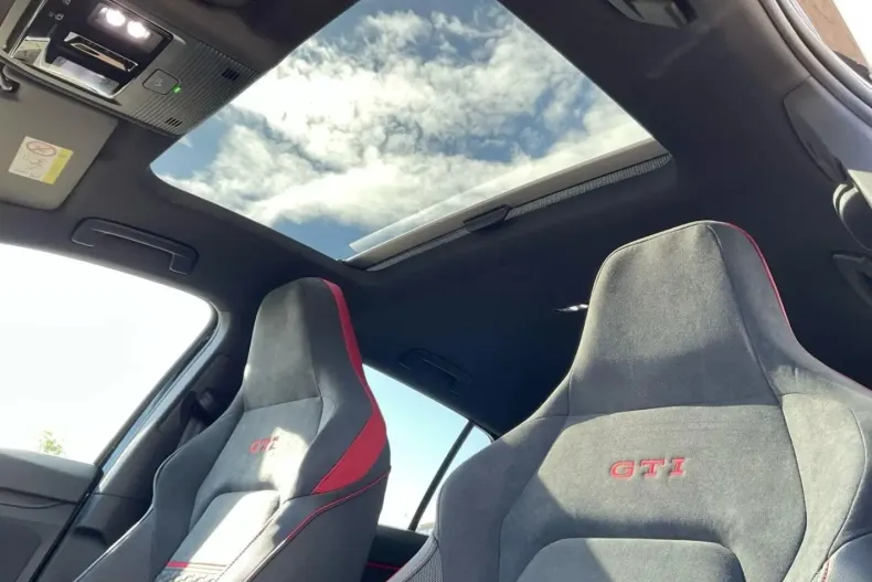 Volkswagen Golf din 2024 cu 7.400 km - oferta VOL191915 - foto 13