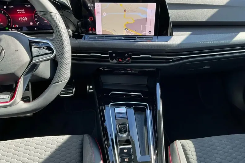 Volkswagen Golf din 2024 cu 7.400 km - oferta VOL191915 - foto 17