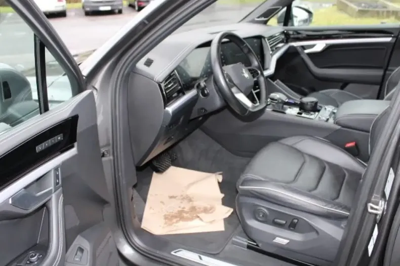 Volkswagen Touareg din 2023 cu 41.500 km - oferta VOL191961 - foto 8