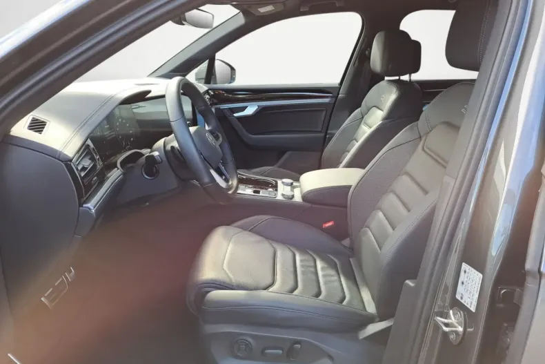 Volkswagen Touareg din 2025 cu 25.739 km - oferta VOL191963 - foto 9