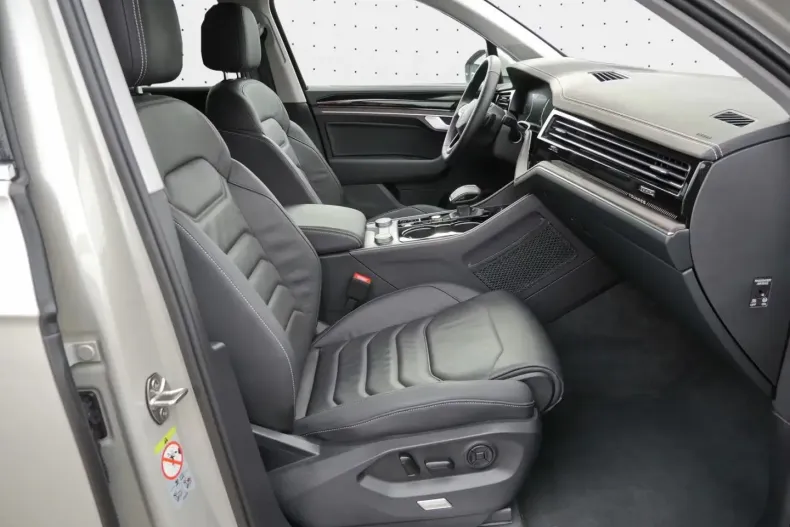 Volkswagen Touareg din 2025 cu 25.636 km - oferta VOL191966 - foto 9