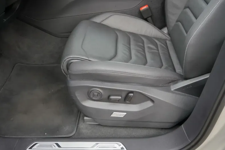 Volkswagen Touareg din 2025 cu 25.636 km - oferta VOL191966 - foto 15