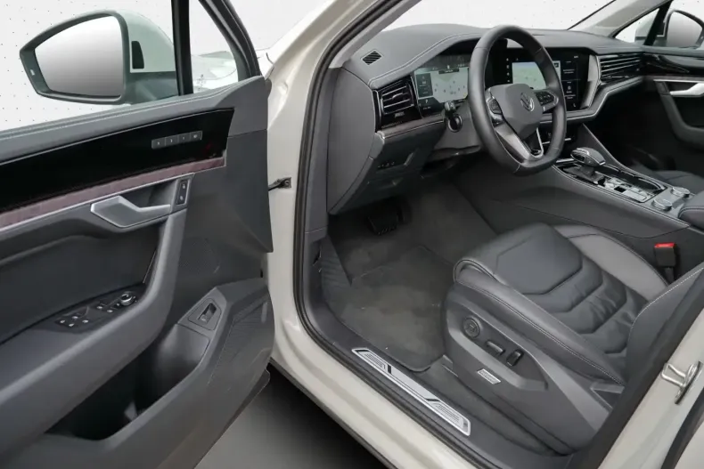 Volkswagen Touareg din 2025 cu 25.636 km - oferta VOL191966 - foto 19