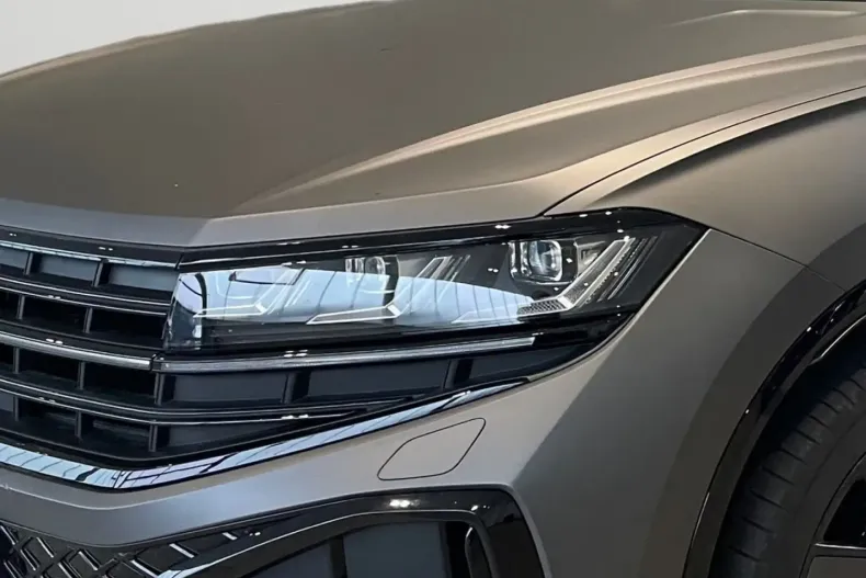 Volkswagen Touareg din 2024 cu 52.417 km - oferta VOL191974 - foto 5