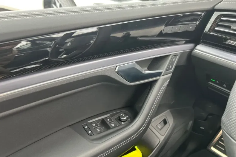 Volkswagen Touareg din 2023 cu 40.000 km - oferta VOL191976 - foto 14