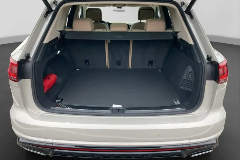 Volkswagen Touareg din 2025 cu 23.991 km - oferta VOL191985 - foto 3