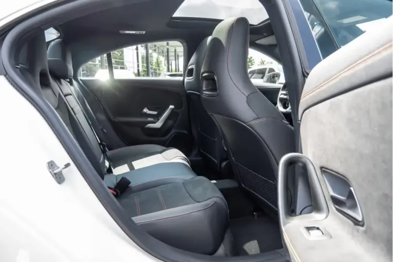 Mercedes-Benz CLA 220 (Clasa CLA) din 2025 cu 14.700 km - oferta MER191986 - foto 8